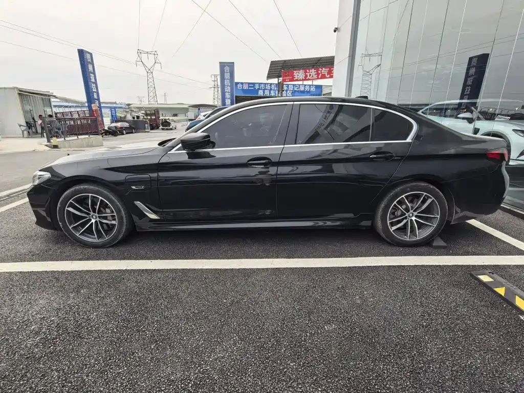 BMW 5 Series New Energy — миниатюра 3