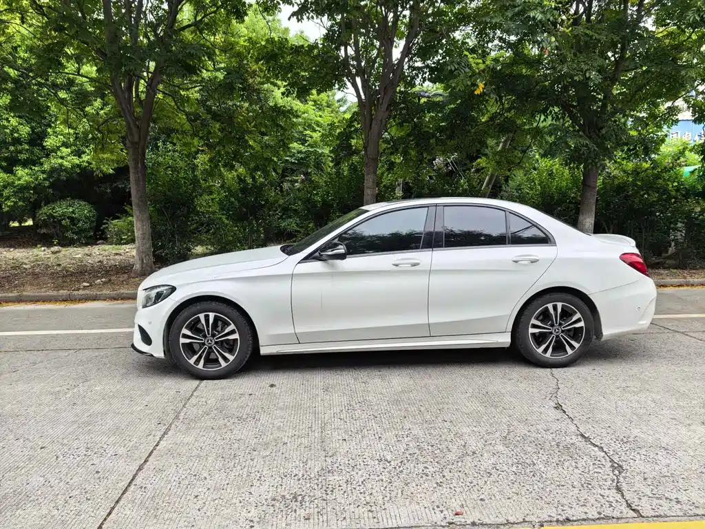 Mercedes-Benz C-Class — миниатюра 16