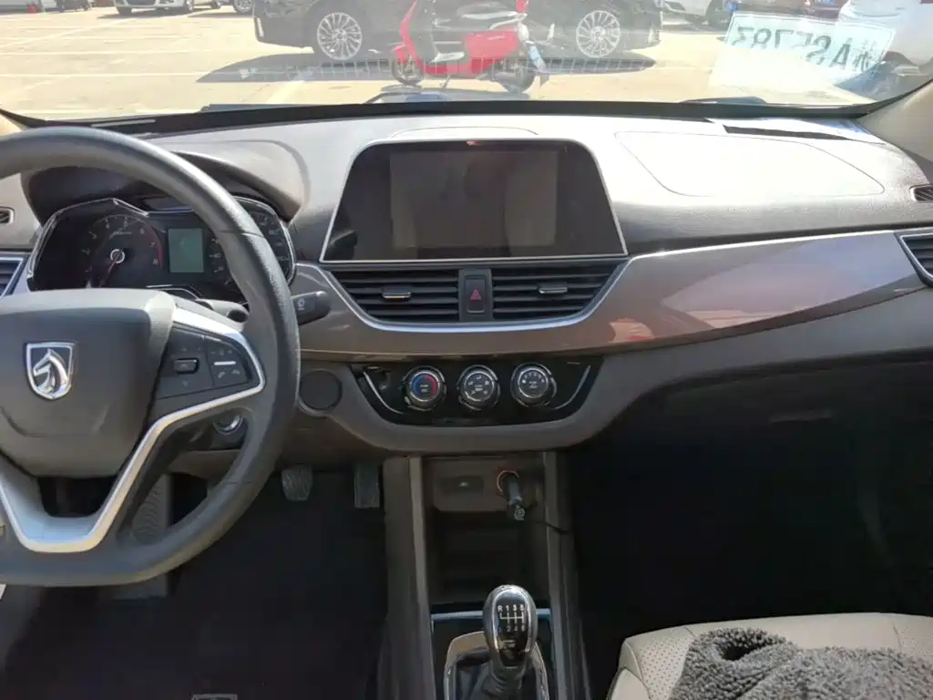 Baojun 310W — миниатюра 13