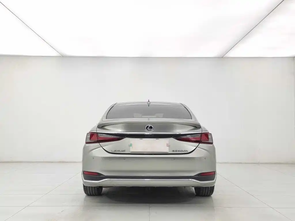 Lexus ES 2018 300h V