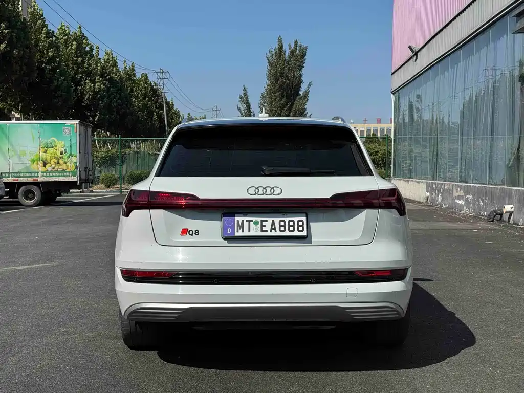 Audi e-tron (Import) — миниатюра 4