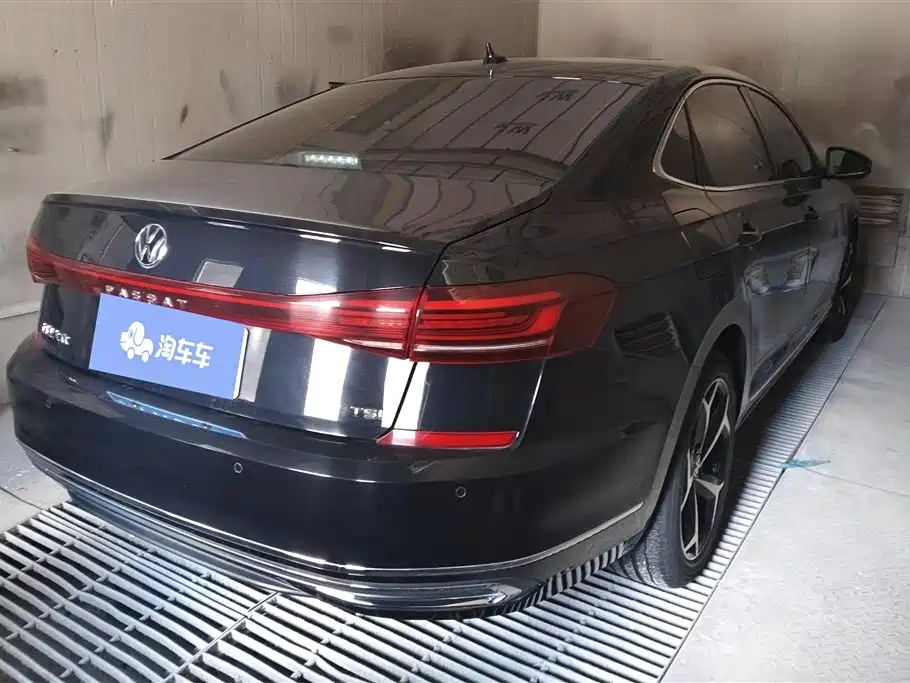 Volkswagen Passat 2025 380TSI
