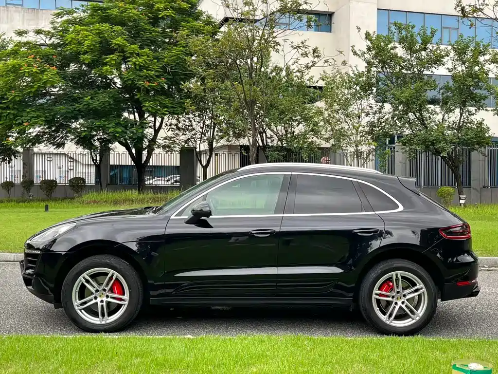 Porsche Macan — миниатюра 7