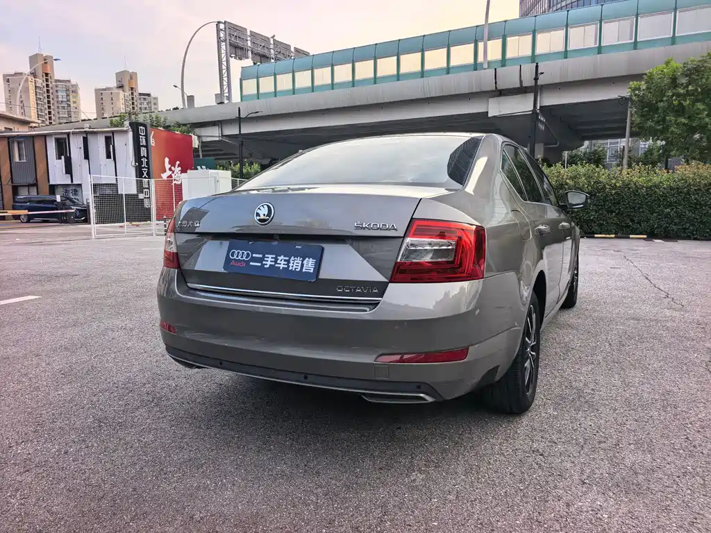 Skoda Octavia 2017 1.6L AT