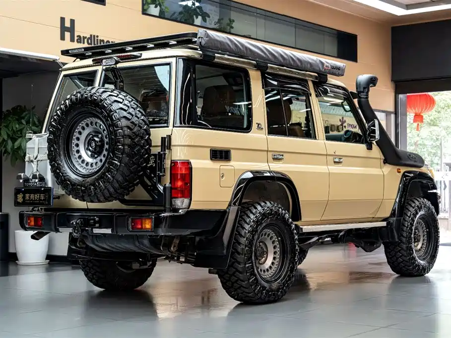 Toyota Land Cruiser LC76 2023 4.0L MT