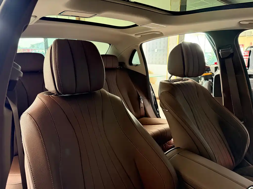 Mercedes-Benz E-Class — миниатюра 13