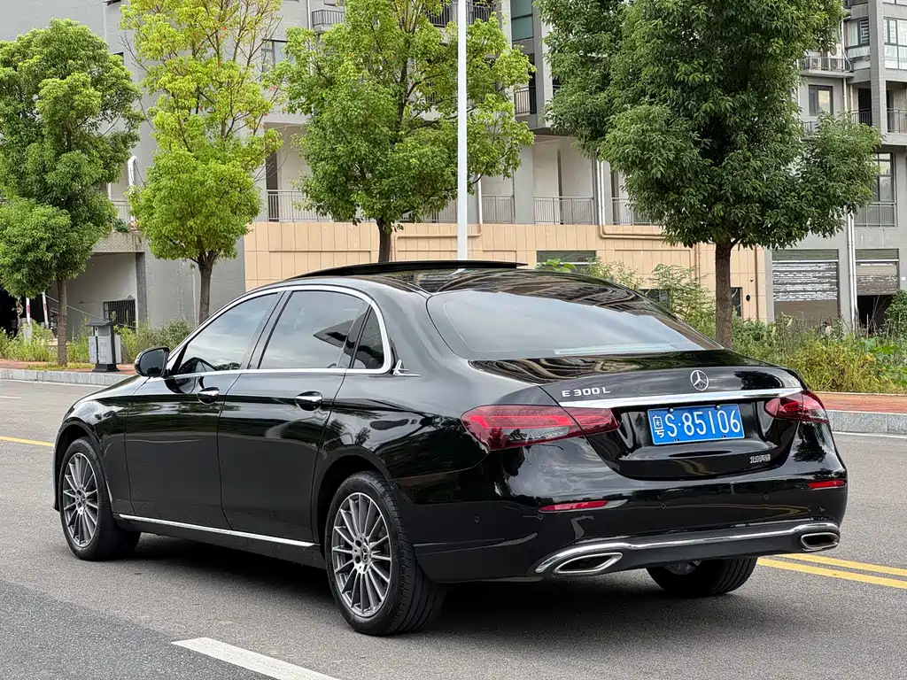 MERCEDES-BENZ E CLASS