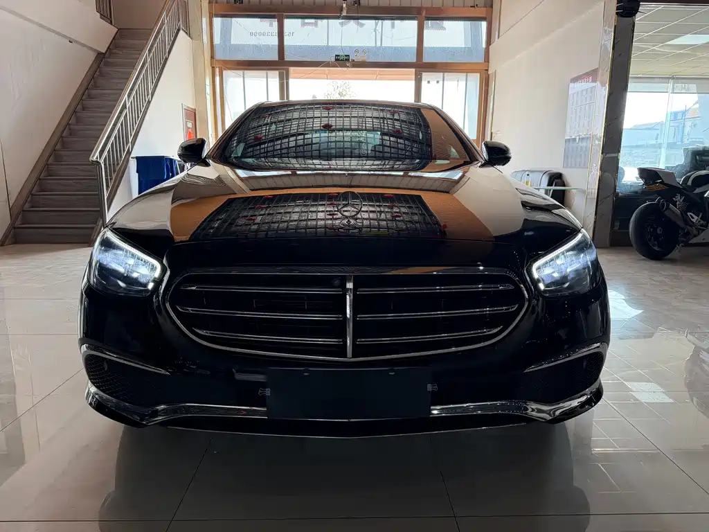 Mercedes-Benz E-Class — миниатюра 2