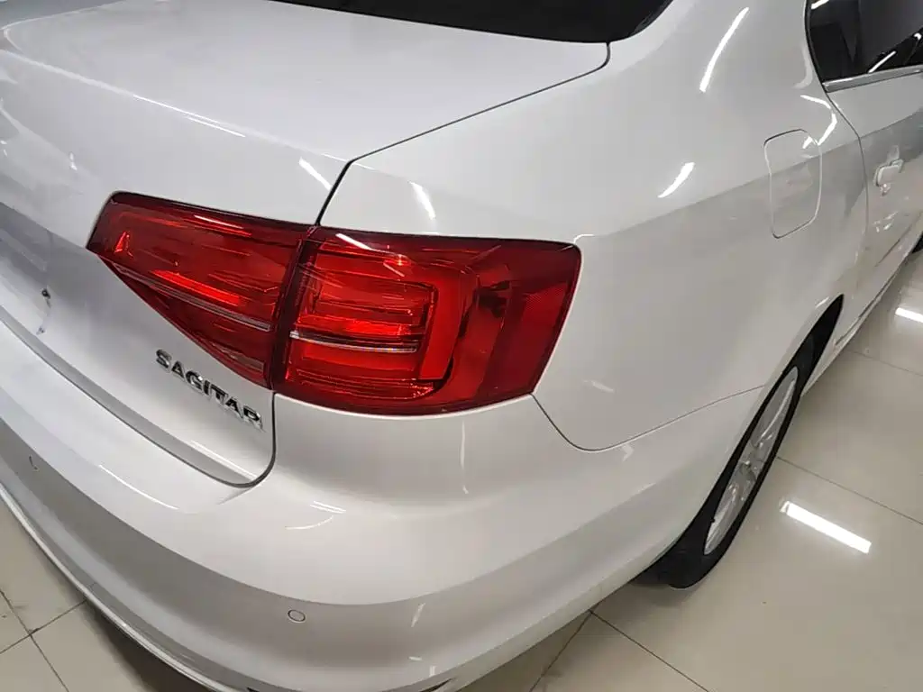 Volkswagen Sagitar — миниатюра 8