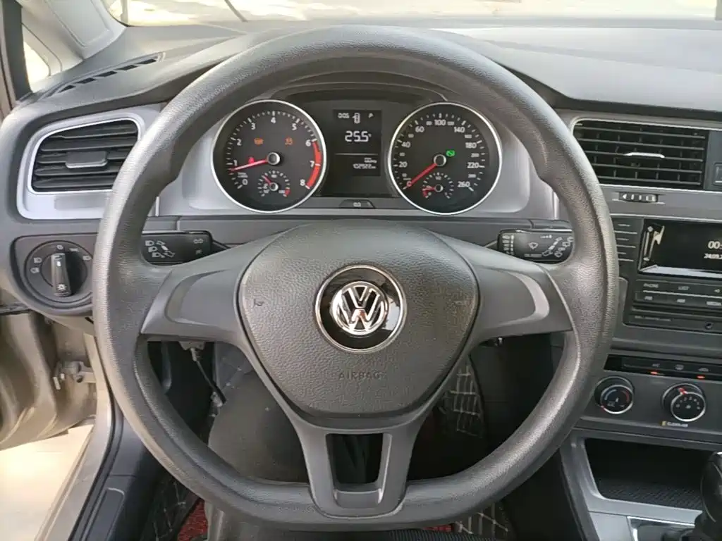 Volkswagen Golf — миниатюра 11