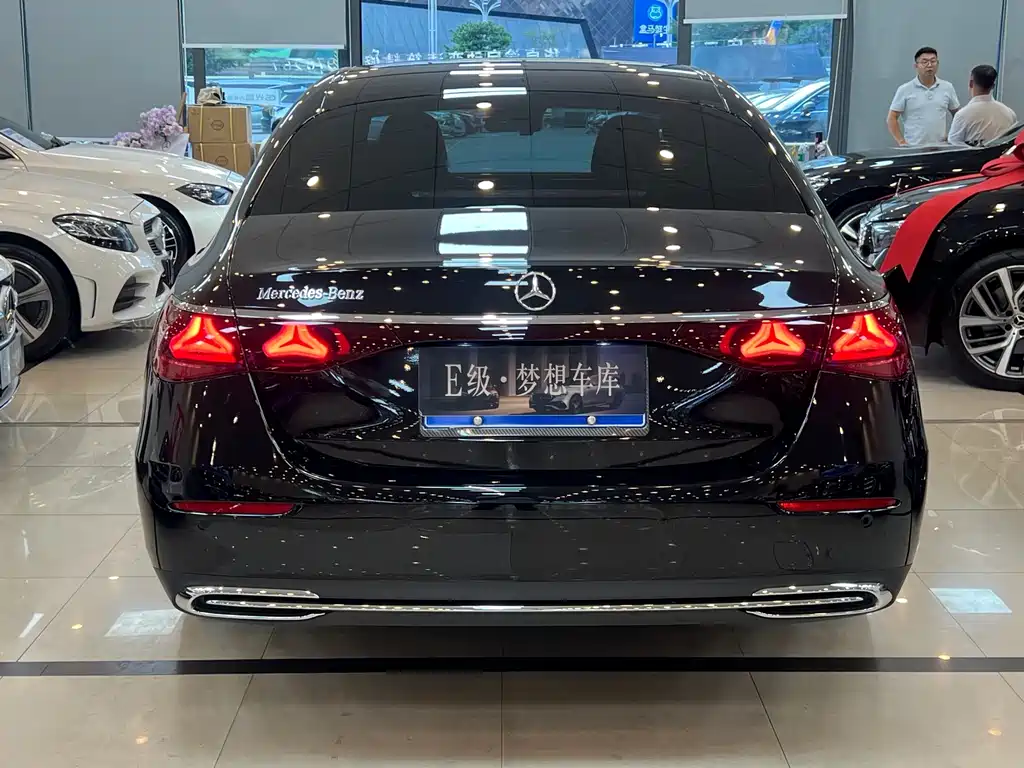Mercedes-Benz E-Class — миниатюра 4
