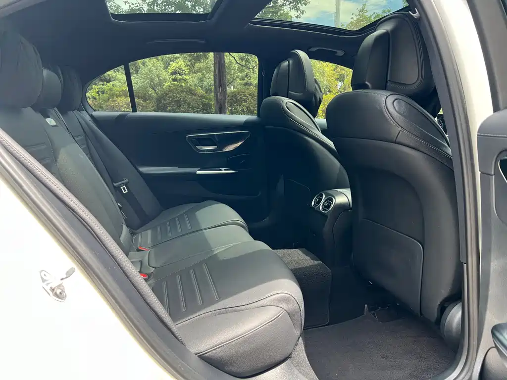 Mercedes-Benz C-Class — миниатюра 11
