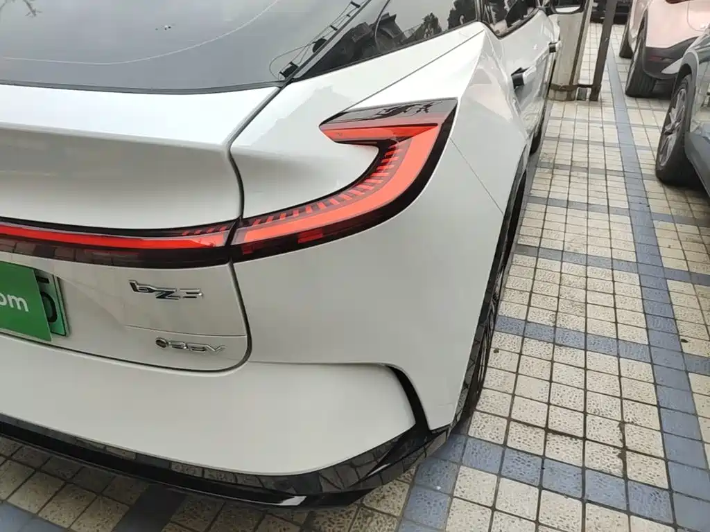 Toyota bZ5 — миниатюра 8