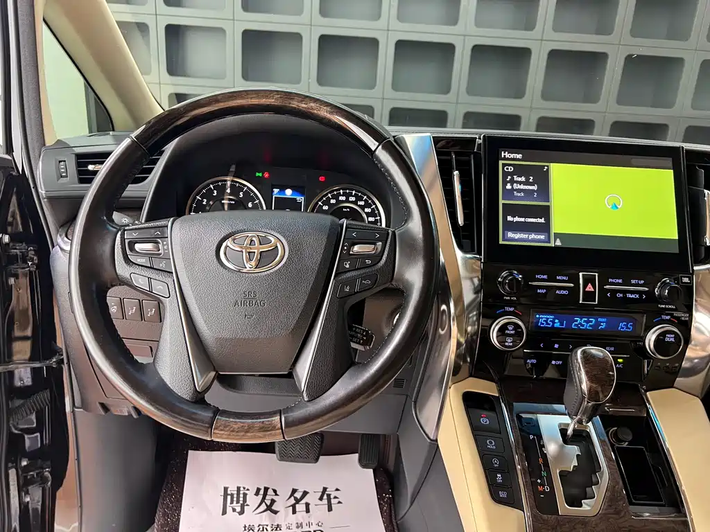 Toyota Alphard — миниатюра 29