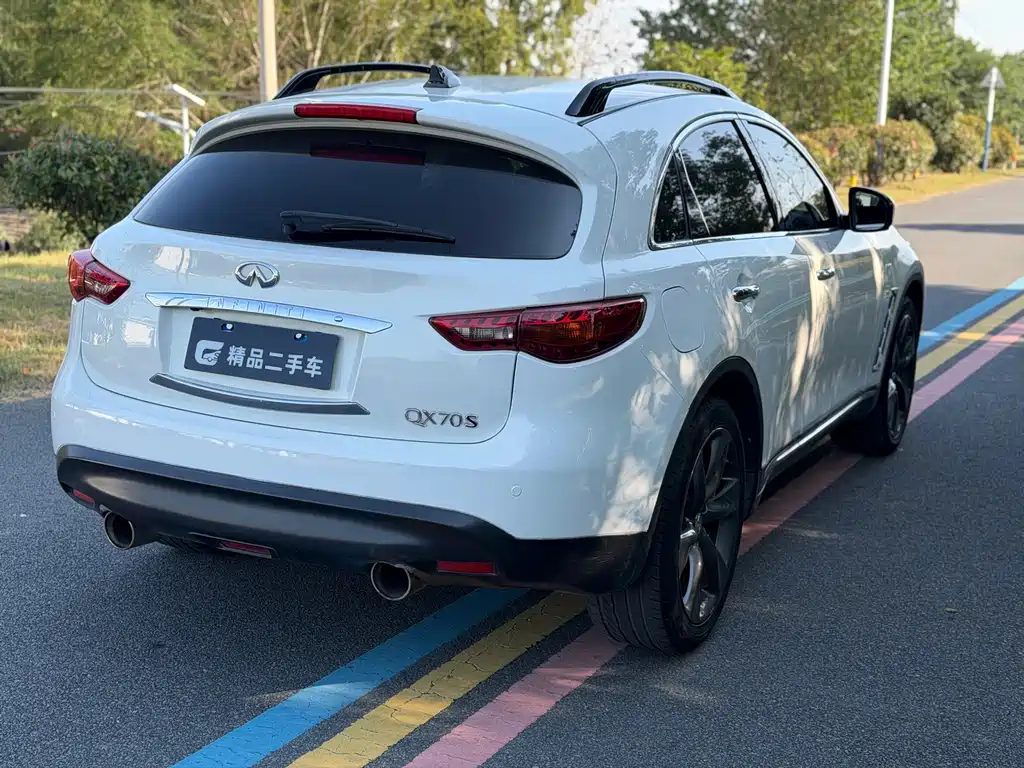 Infiniti QX70 — миниатюра 4