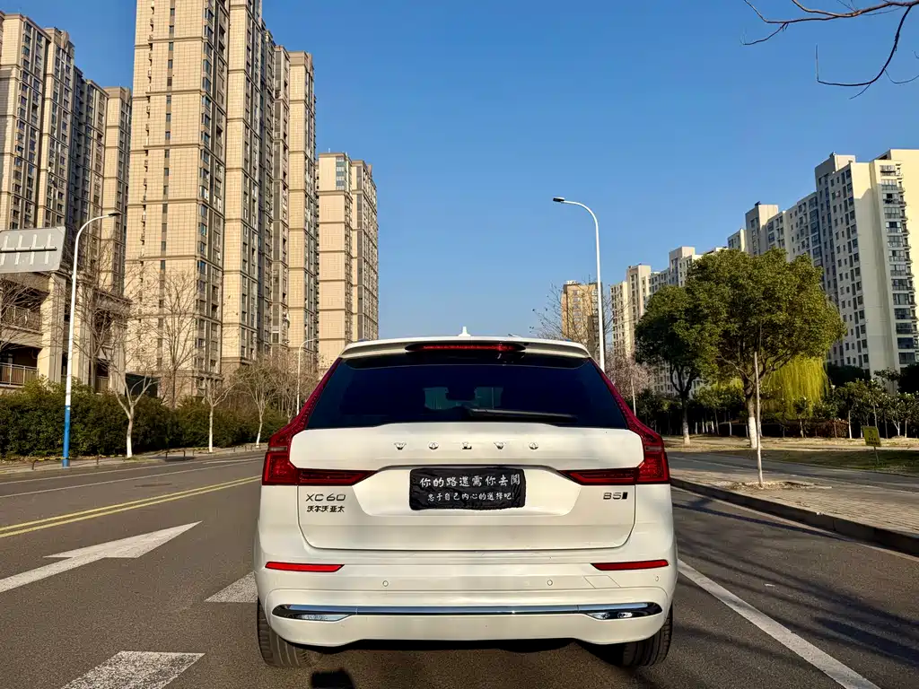 Volvo XC60 2023 B5 Luxury