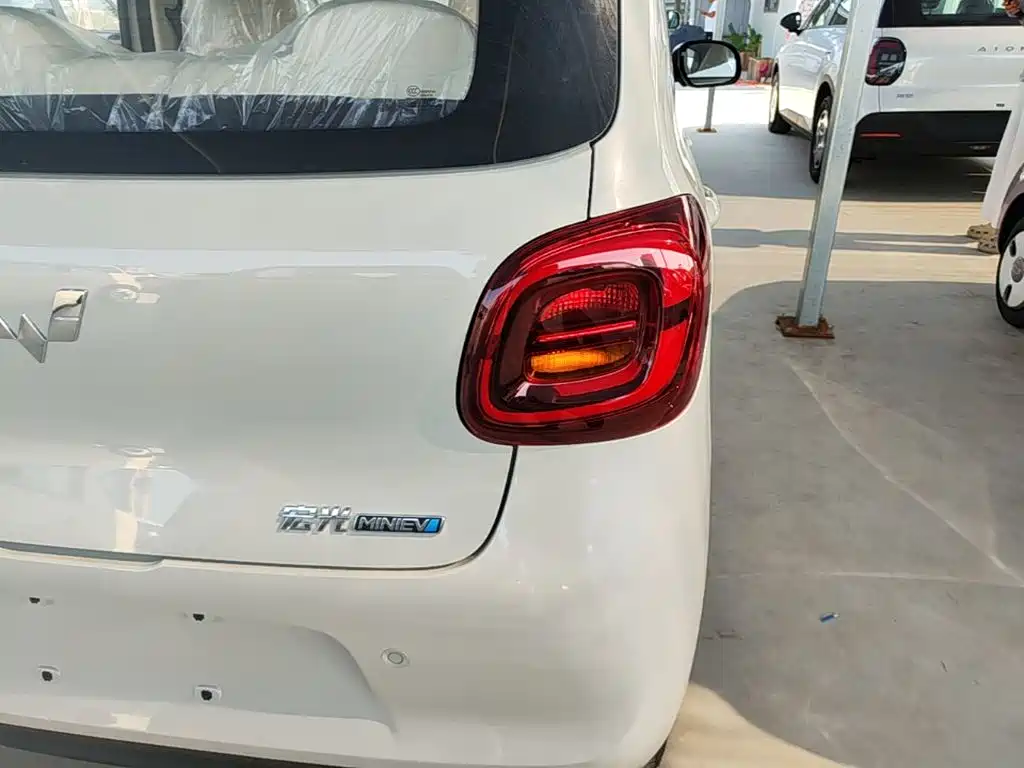 Wuling MINIEV — миниатюра 8