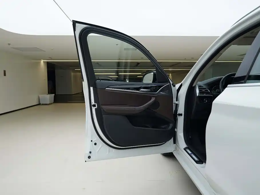 BMW X3 — миниатюра 15