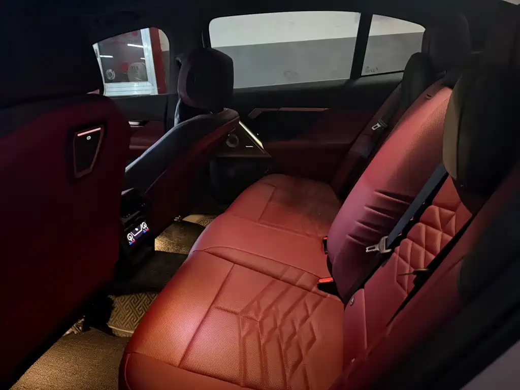 BMW 5 Series — миниатюра 5