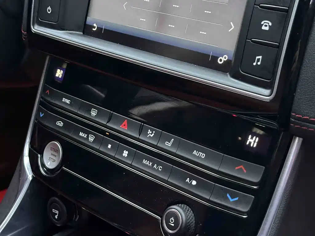 Jaguar XE 2015 2.0T 200PS R-Sport