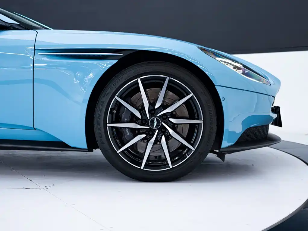 Aston Martin DB11 — миниатюра 23