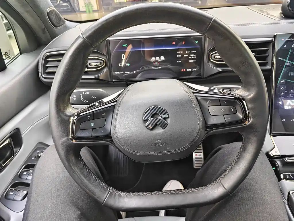 NIO ES8 2020 580KM мест