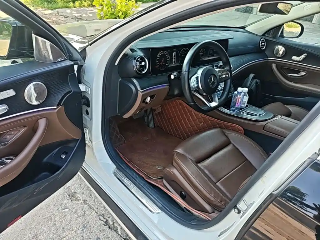 Mercedes-Benz E-Class — миниатюра 16