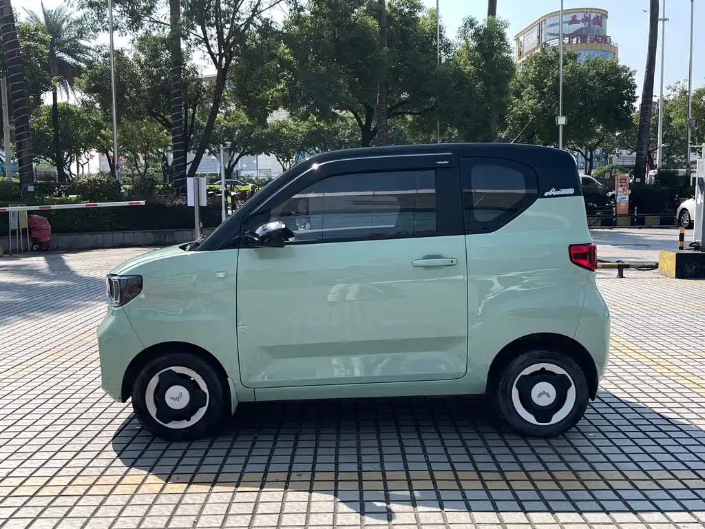 Wuling MINIEV — миниатюра 4