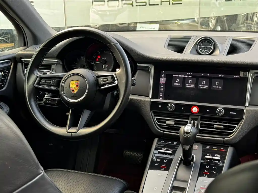 Porsche Macan — миниатюра 10