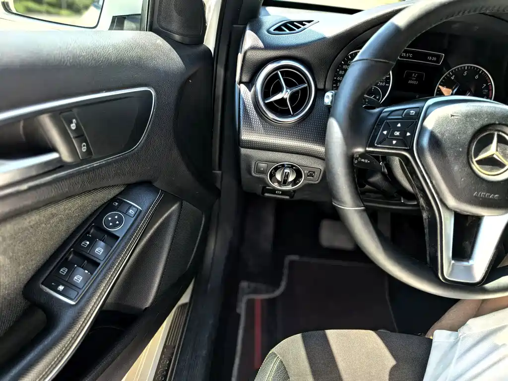 Mercedes-Benz A-Class (Import) — миниатюра 17