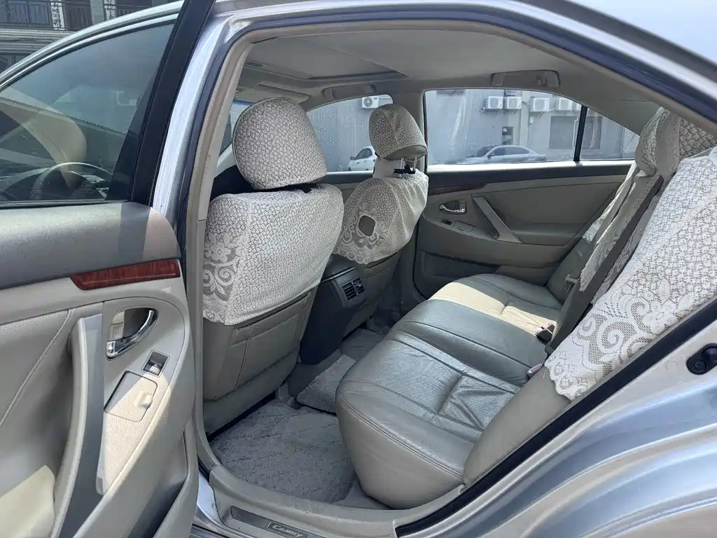 Toyota Camry — миниатюра 7