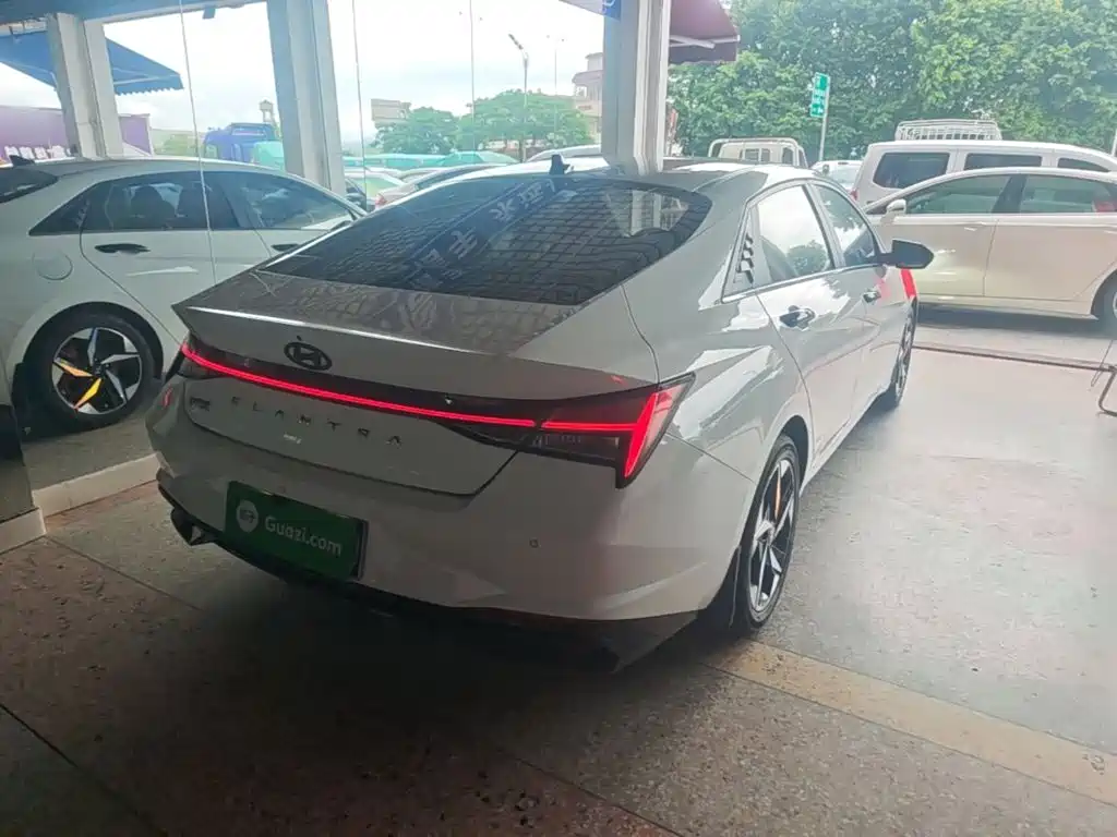 Hyundai Elantra — миниатюра 7