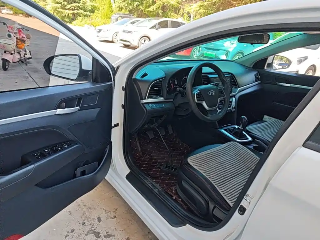 Hyundai Elantra — миниатюра 16