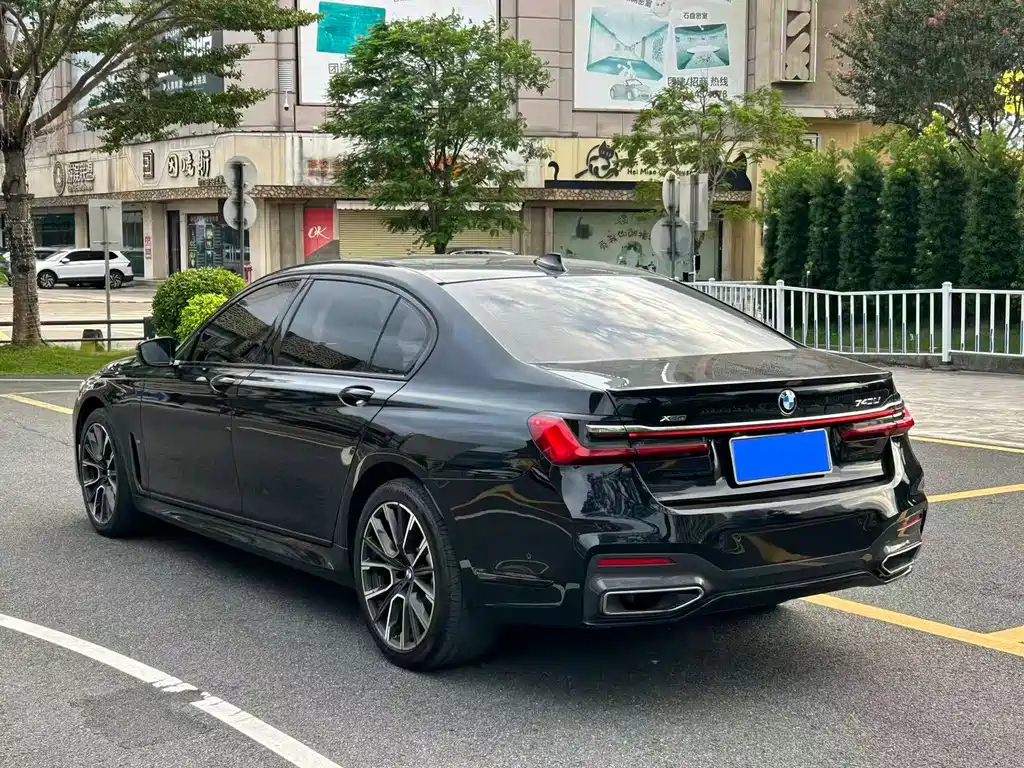 BMW 7 Series — миниатюра 6
