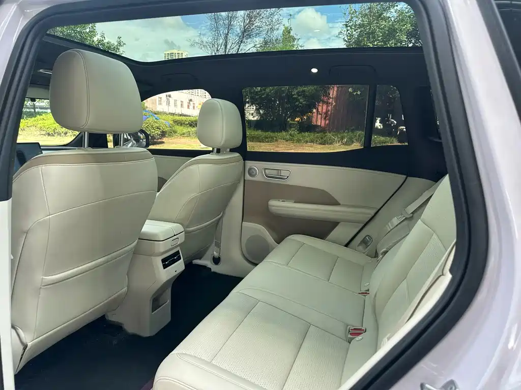 Toyota bZ3X — миниатюра 8