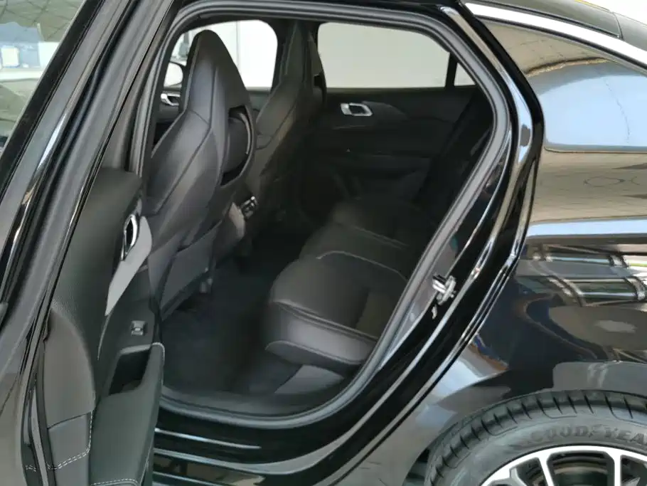 Lynk & Co 03 — миниатюра 11