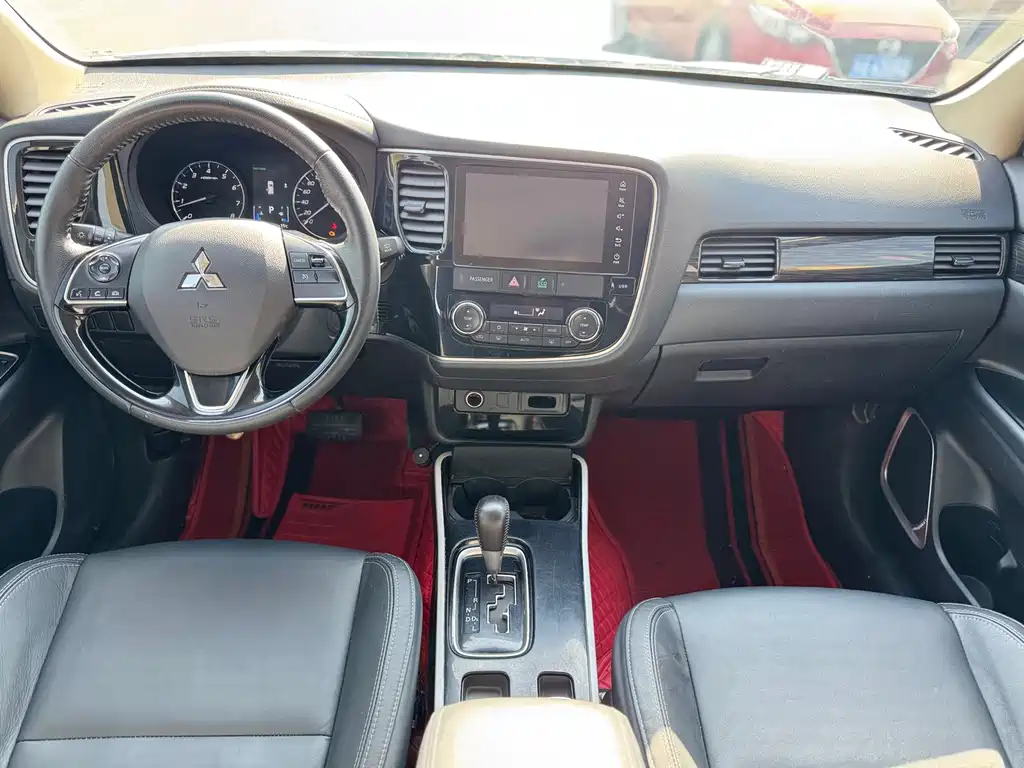 Mitsubishi Outlander — миниатюра 6