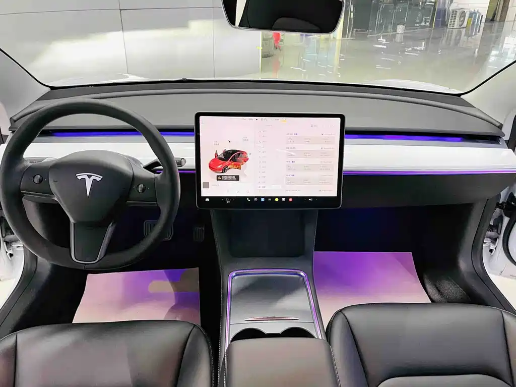 Tesla Model 3 — миниатюра 7
