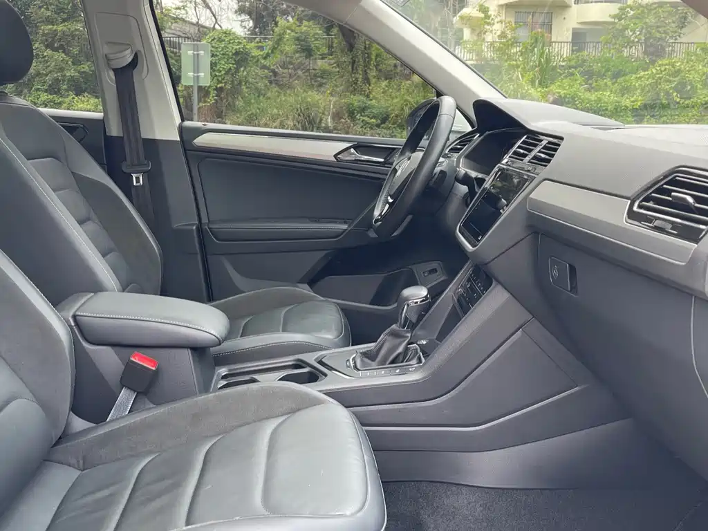 Volkswagen Tiguan L PHEV — миниатюра 23