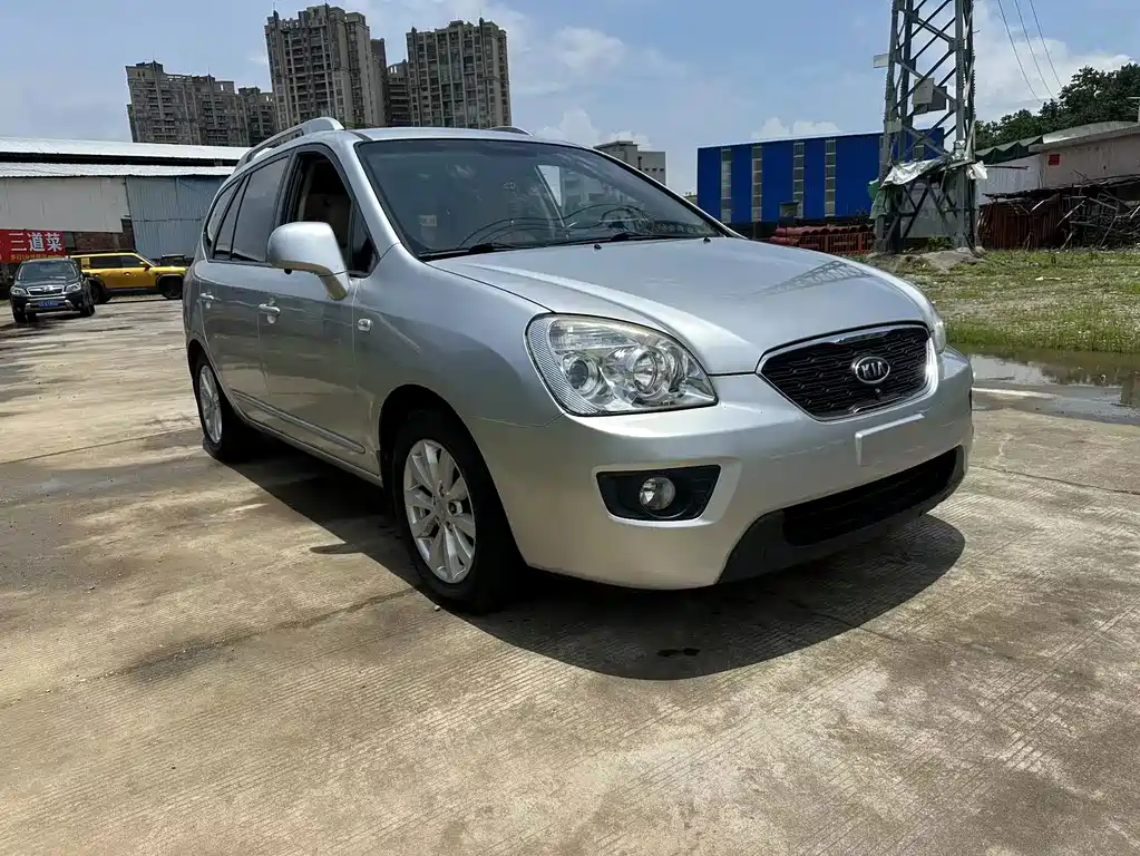 Kia Carens — миниатюра 3