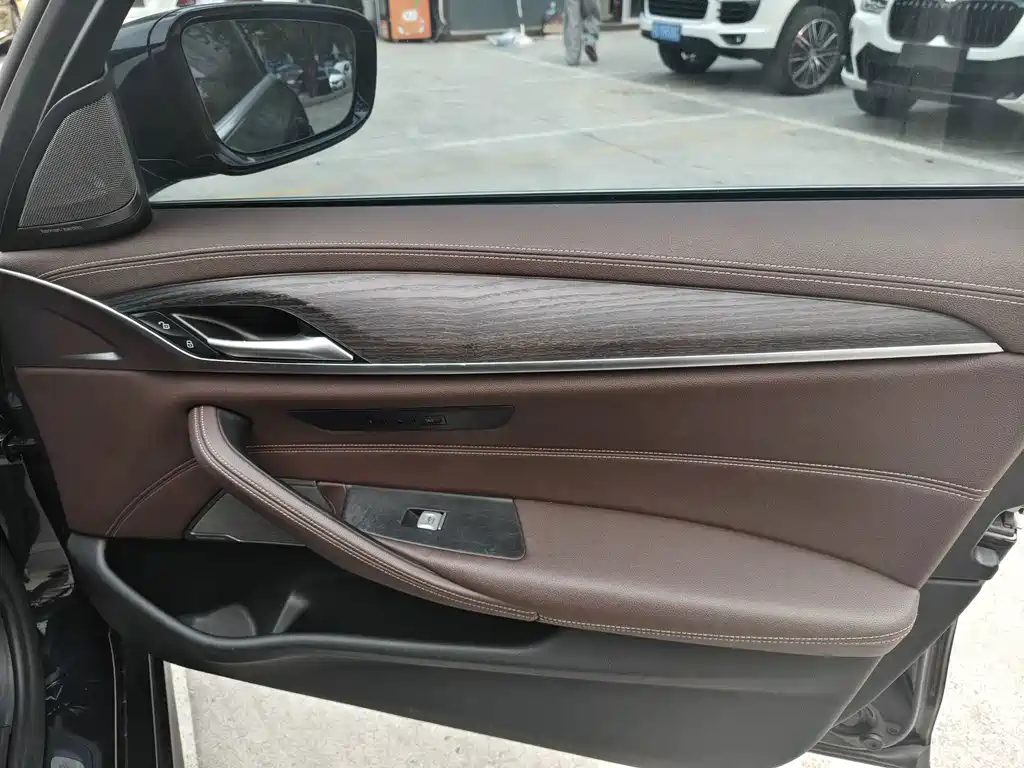 BMW 5 Series — миниатюра 23