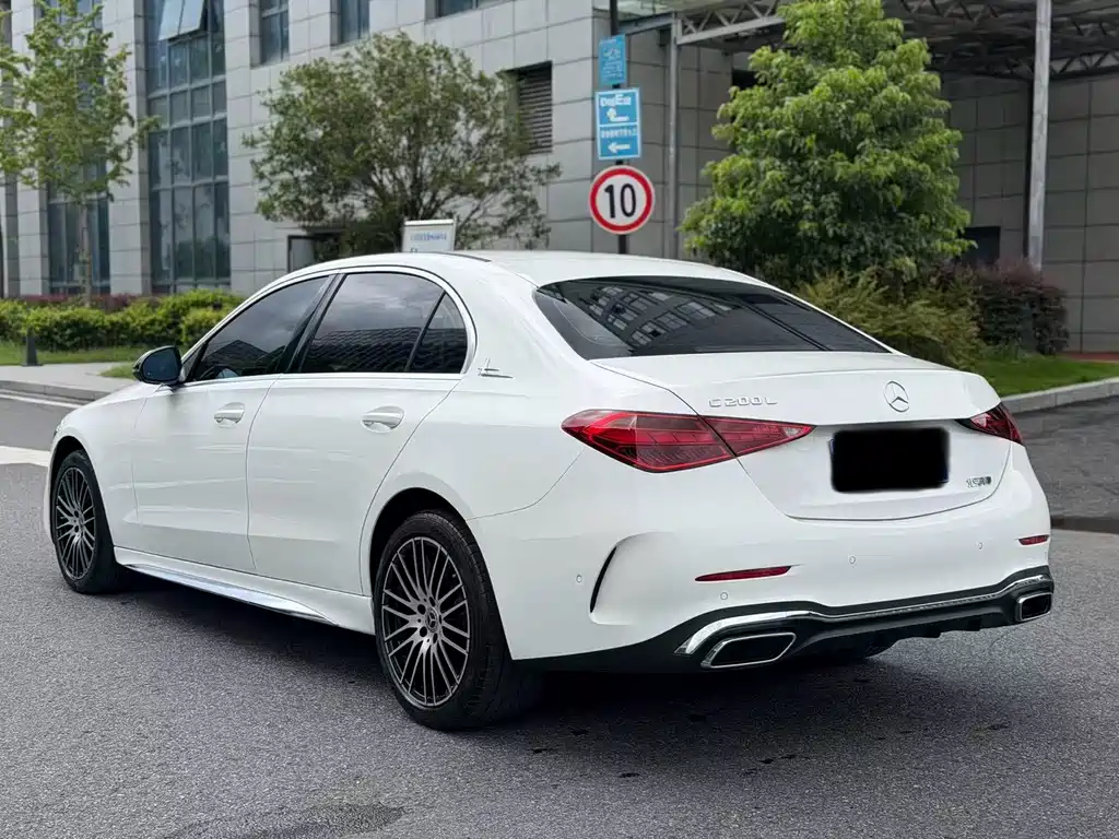 Mercedes-Benz C-Class — миниатюра 13