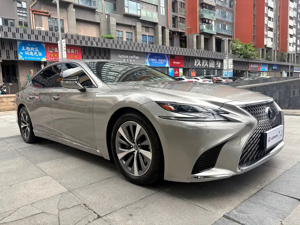 Lexus LS — миниатюра 3