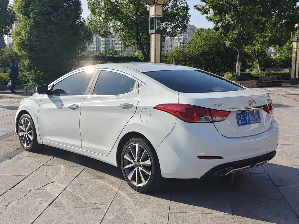 Hyundai Elantra Langdong — миниатюра 6