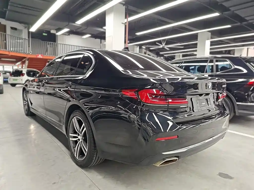 BMW 5 Series — миниатюра 18