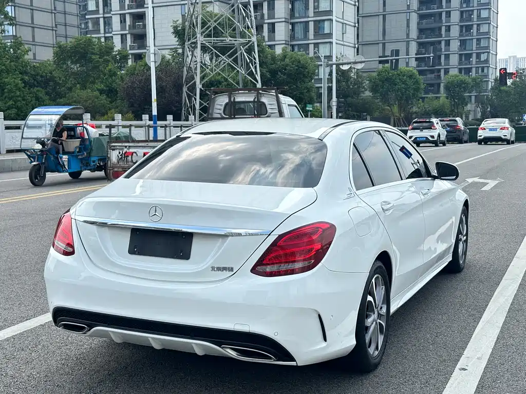 Mercedes-Benz C-Class — миниатюра 6