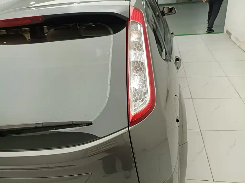 Ford Focus 2013 1.8L MT