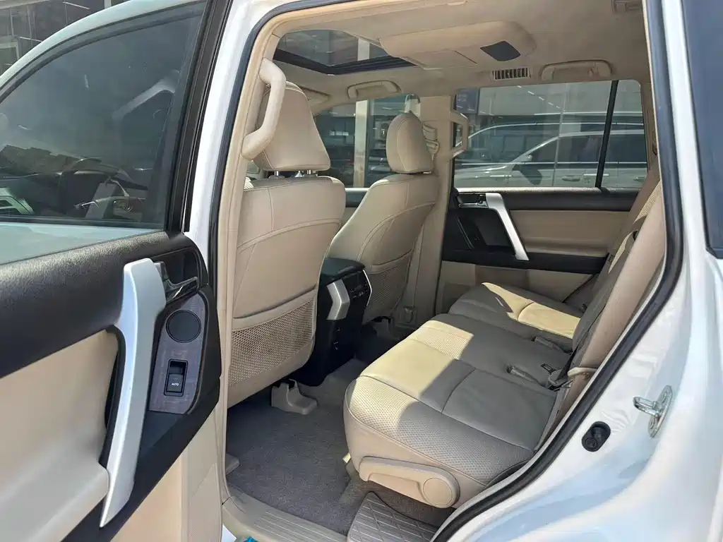 Toyota Land Cruiser Prado 2010 4.0L AT VX NAVI