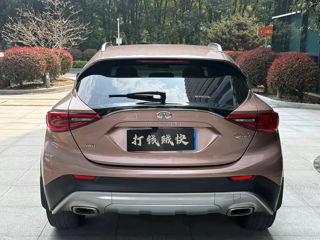 INFINITI QX30