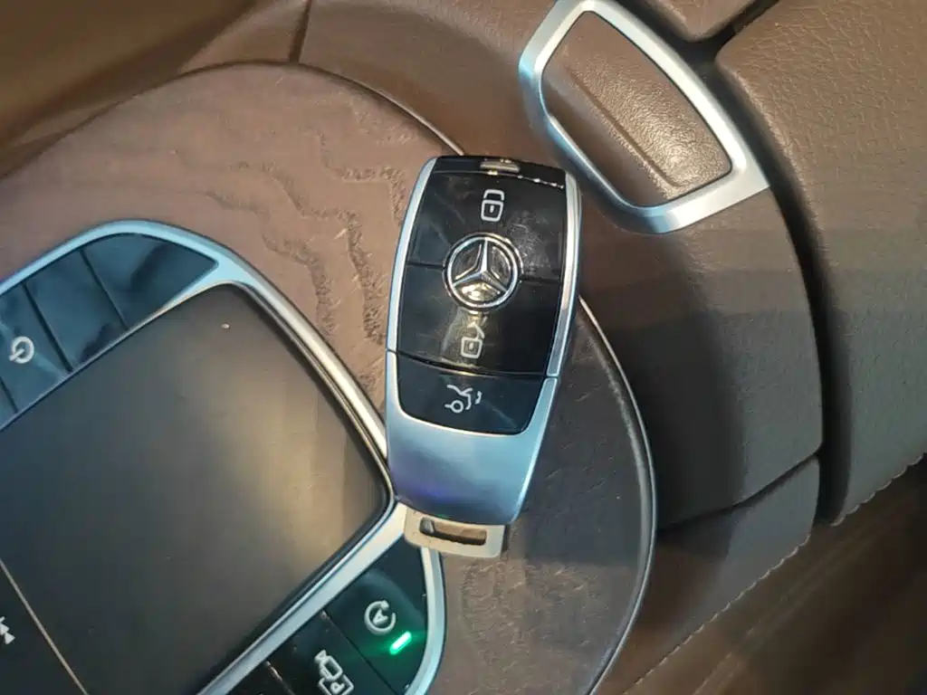 Mercedes-Benz E-Class — миниатюра 9